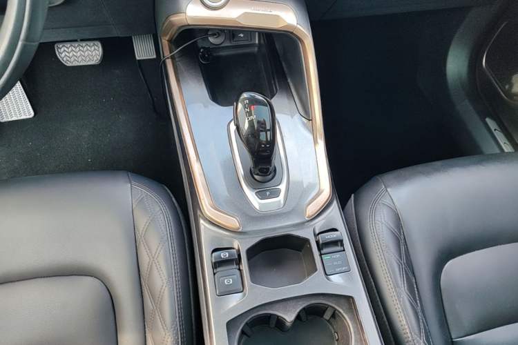 Used Haval H6 2020 1.5 GDIT Automatic Platinum Urban Edition Gear Lever