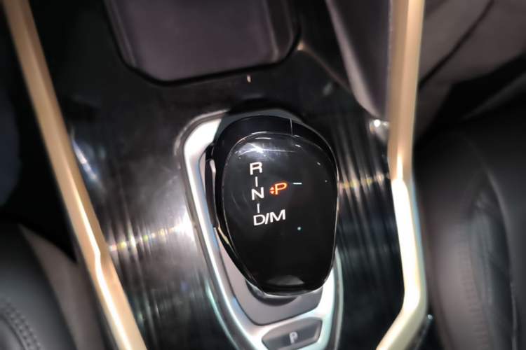 Used Haval H6 2020 2.0 GDIT Automatic Platinum Champion Edition Gear Lever
