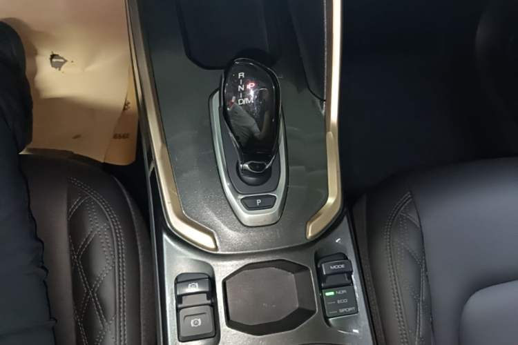 Used Haval H6 2020 1.5 GDIT Automatic Platinum Champion Edition Gear Lever