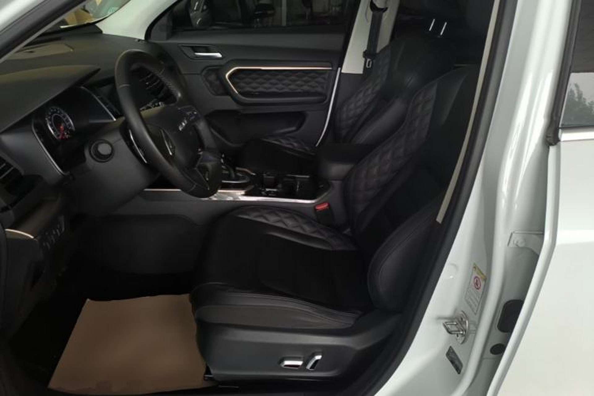 Used Haval H6 2020 1.5 GDIT Automatic Platinum Champion Edition Left Front Seat