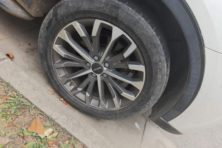 Used Haval H6 2020 2.0 GDIT Automatic Platinum Champion Edition Right Front Wheel Hub