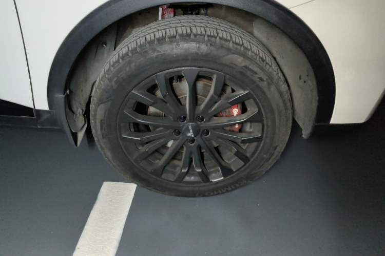 Used Haval H6 2020 1.5 GDIT Automatic Platinum Luxury Edition Right Front Wheel Hub