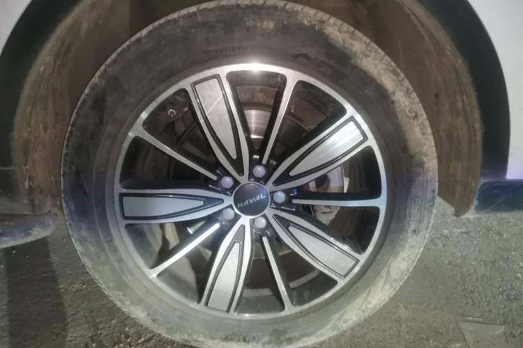 Used Haval H6 2020 2.0 GDIT Automatic GT Champion Edition Right Front Wheel Hub