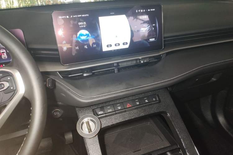 Used Haval H6 2021 3rd Generation 2.0T Automatic Two-Wheel Drive Max Audio And AC Panel