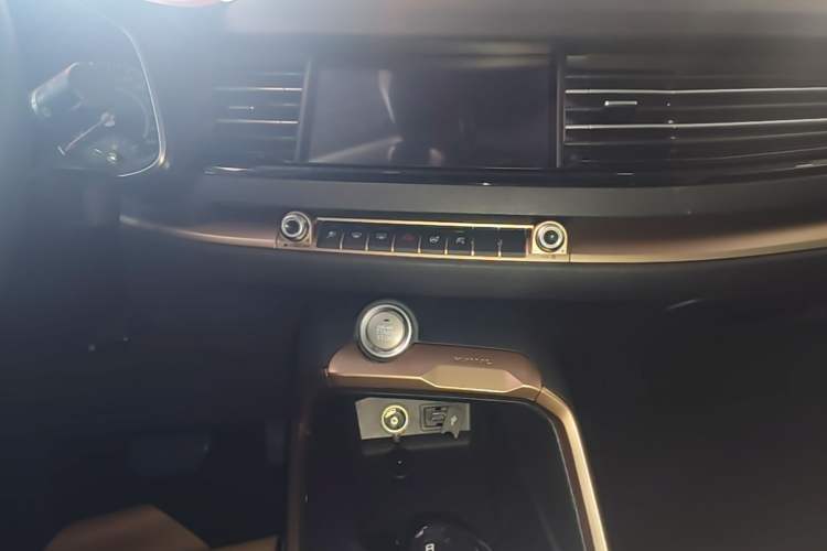 Used Haval H6 2021 1.5 GDIT Automatic Champion Edition Audio And AC Panel