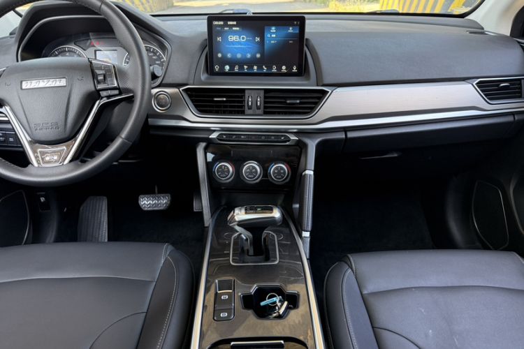 Used Haval H6 2021 Sport Edition 1.5T Automatic Elite Smart Connectivity Model with Hexagonal Grille Audio And AC Panel