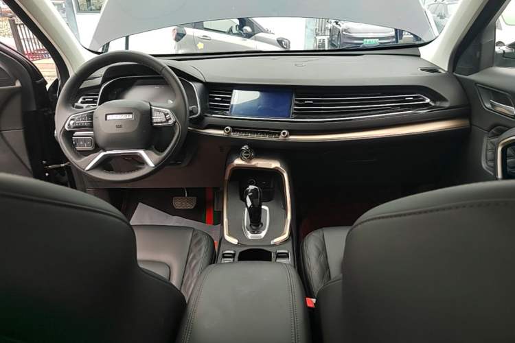 Used Haval H6 2021 1.5 GDIT Automatic Luxury Edition Center Console