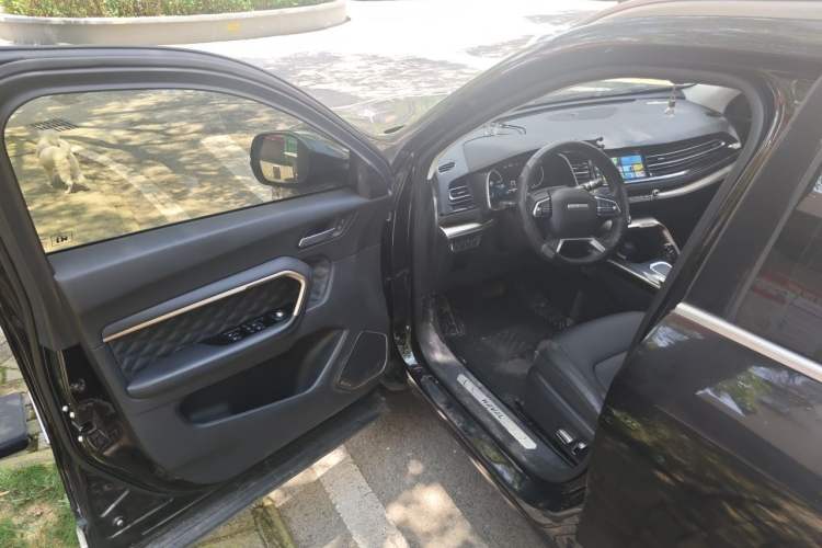 Used Haval H6 2021 1.5 GDIT Automatic Luxury Edition Driver Seat