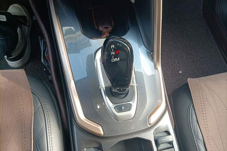 Used Haval H6 2021 1.5 GDIT Automatic Champion Edition Gear Lever