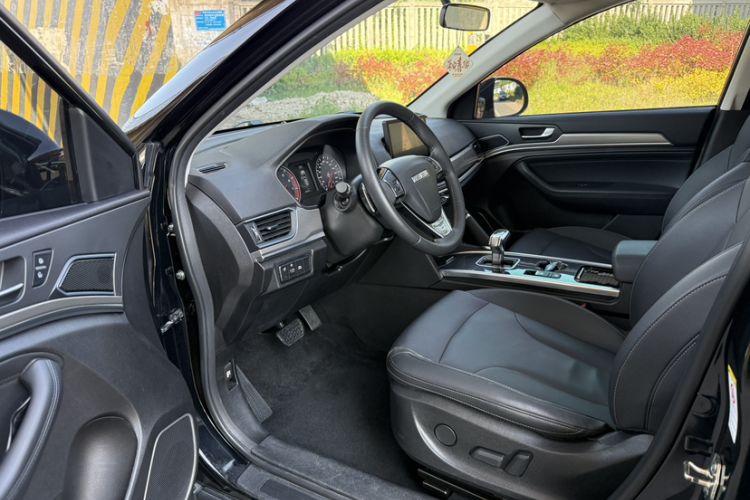 Used Haval H6 2021 Sport Edition 1.5T Automatic Elite Smart Connectivity Model with Hexagonal Grille Interior 3