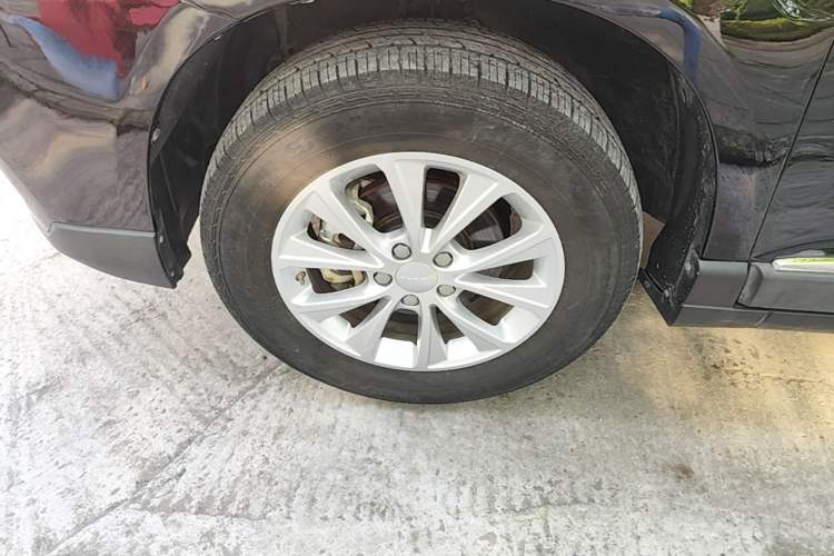 Used Haval H6 2021 Sport Edition 1.5T Automatic Elite Smart Connectivity Model with Hexagonal Grille Left Front Wheel Hub