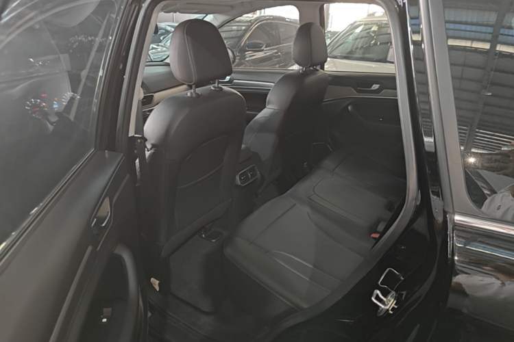 Used Haval H6 2021 Sport Edition 1.5T Automatic Elite Smart Connectivity Model U-Shape Grille Left Rear Seat