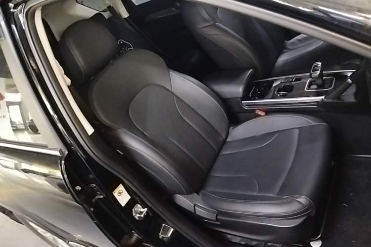 Used Haval H6 2021 Sport Edition 1.5T Automatic Elite Smart Connectivity Model U-Shape Grille Right Front Seat