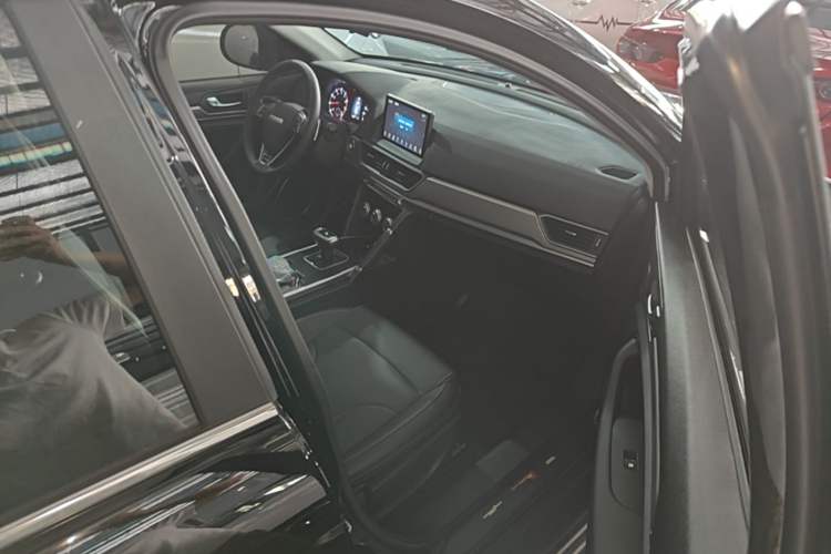 Used Haval H6 2021 Sport Edition 1.5T Automatic Elite Smart Connectivity Model U-Shape Grille Right Front Seat
