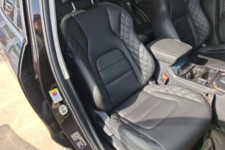 Used Haval H6 2021 1.5 GDIT Automatic Luxury Edition Right Front Seat