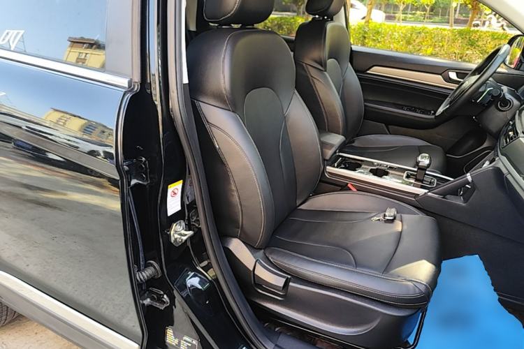 Used Haval H6 2021 Sport Edition 1.5T Automatic Elite Smart Connectivity Model with Hexagonal Grille Right Front Seat