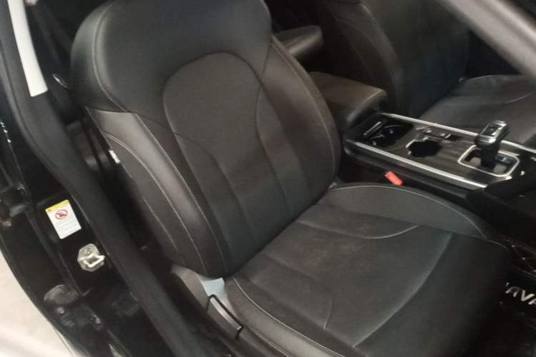 Used Haval H6 2021 Sport Edition 1.5T Automatic Elite Smart Connectivity Model U-Shape Grille Right Front Seat