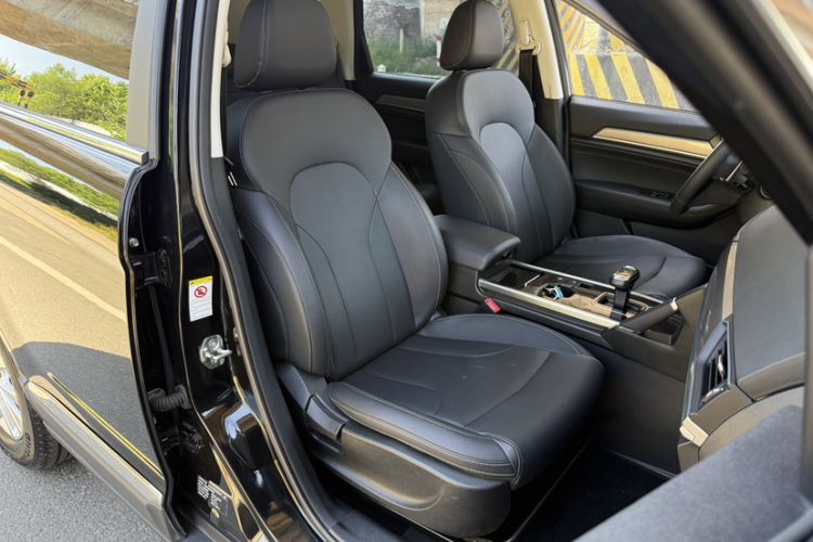 Used Haval H6 2021 Sport Edition 1.5T Automatic Elite Smart Connectivity Model with Hexagonal Grille Right Front Seat
