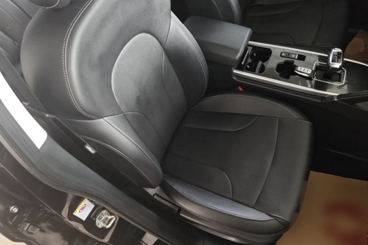 Used Haval H6 2021 Sport Edition 1.5T Automatic Elite Smart Connectivity Model with Hexagonal Grille Right Front Seat