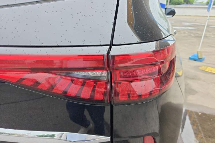 Used Haval H6 2021 3rd Generation 2.0T Automatic Two-Wheel Drive Max Right Rear Taillight