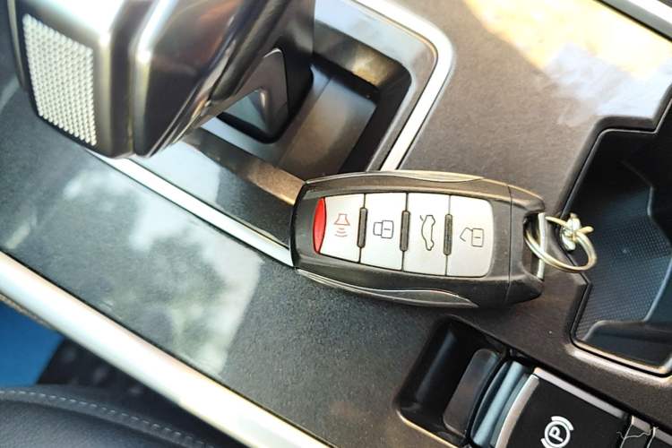 Used Haval H6 2021 Sport Edition 1.5T Automatic Elite Smart Connectivity Model with Hexagonal Grille Vehicle Key