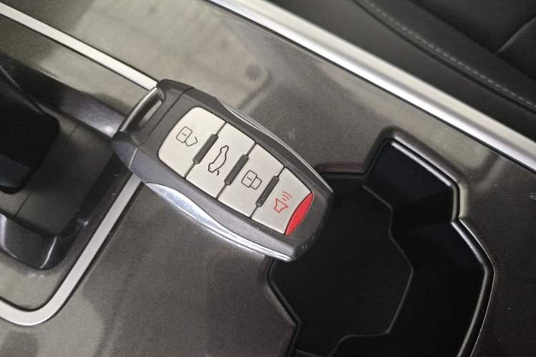 Used Haval H6 2021 Sport Edition 1.5T Automatic Elite Smart Connectivity Model with Hexagonal Grille Vehicle Key