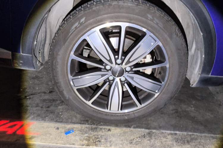 Used Haval H6 2021 1.5 GDIT Automatic Champion Edition Right Front Wheel Hub