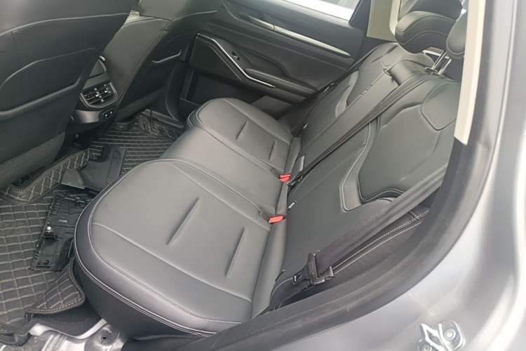 Used Haval H6 2021 3rd Generation 1.5T Automatic Two-Wheel Drive Max Left Rear Seat
