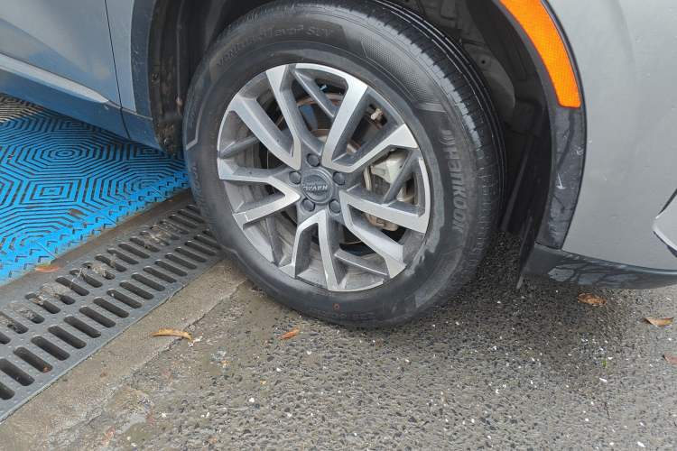Used Haval H6 2021 3rd Generation 1.5T Automatic Two-Wheel Drive Max Right Front Wheel Hub