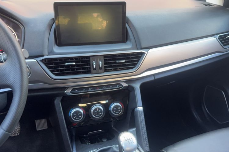 Used Haval H6 2021 Sport Edition 1.5T Manual Elite Smart Connect Version U-Shape Grille Audio And AC Panel