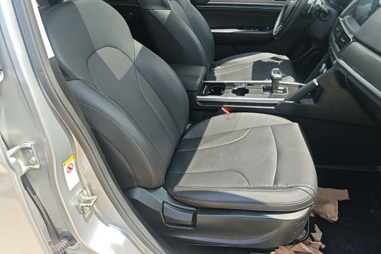 Used Haval H6 2021 Sport Edition 1.5T Automatic Elite Smart Connectivity Model with Hexagonal Grille Right Front Seat