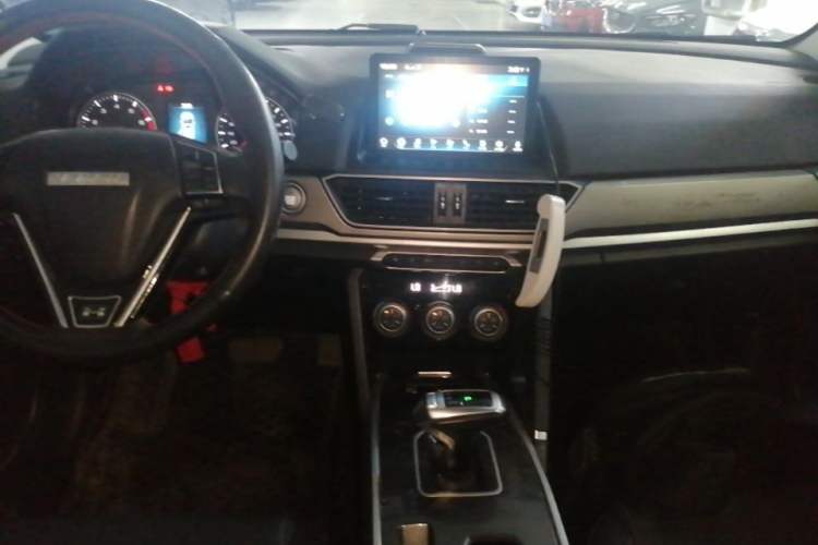 Used Haval H6 2021 Sport Edition 1.5T Automatic Elite Smart Connectivity Model U-Shape Grille Audio And AC Panel