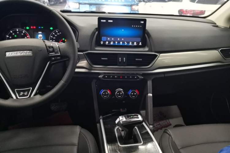 Used Haval H6 2021 Sport Edition 1.5T Automatic Elite Smart Connectivity Model U-Shape Grille Audio And AC Panel