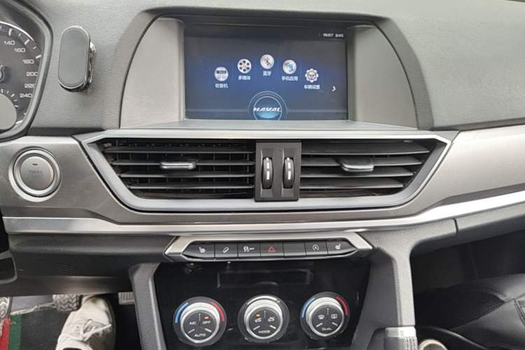 Used Haval H6 2021 Sport Edition 1.5T Manual Elite Smart Connectivity Model with Hexagonal Grille Audio And AC Panel