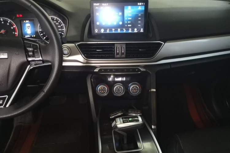 Used Haval H6 2021 Sport Edition 1.5T Automatic Elite Smart Connectivity Model U-Shape Grille Audio And AC Panel