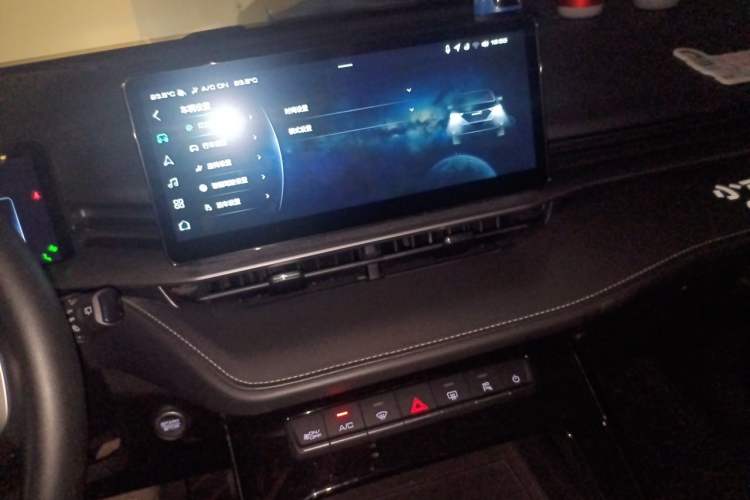Used Haval H6 2021 3rd Generation 2.0T Automatic Two-Wheel Drive Max Audio And AC Panel