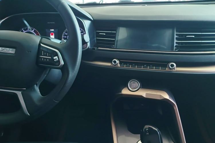 Used Haval H6 2021 1.5 GDIT Automatic Champion Edition Center Console
