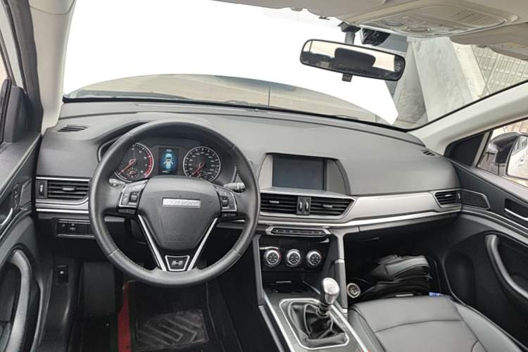 Used Haval H6 2021 Sport Edition 1.5T Manual Elite Smart Connectivity Model with Hexagonal Grille Center Console