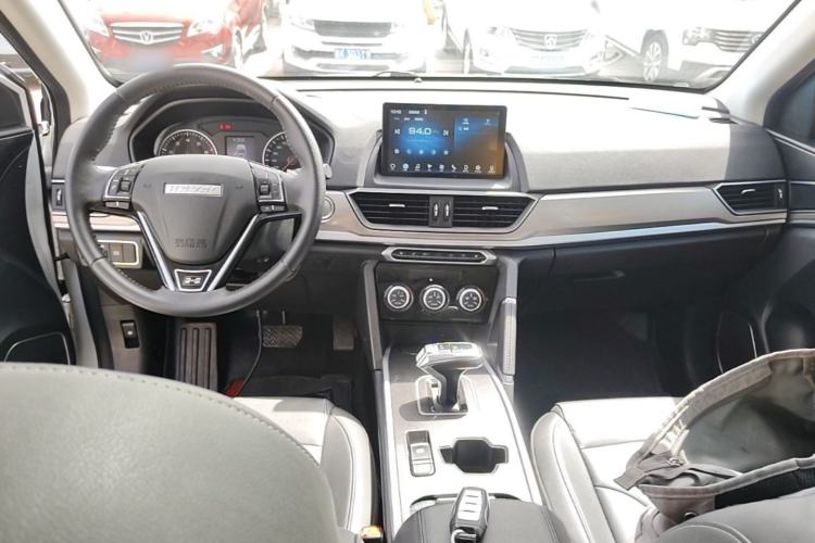Used Haval H6 2021 Sport Edition 1.5T Automatic Elite Smart Connectivity Model with Hexagonal Grille Center Console