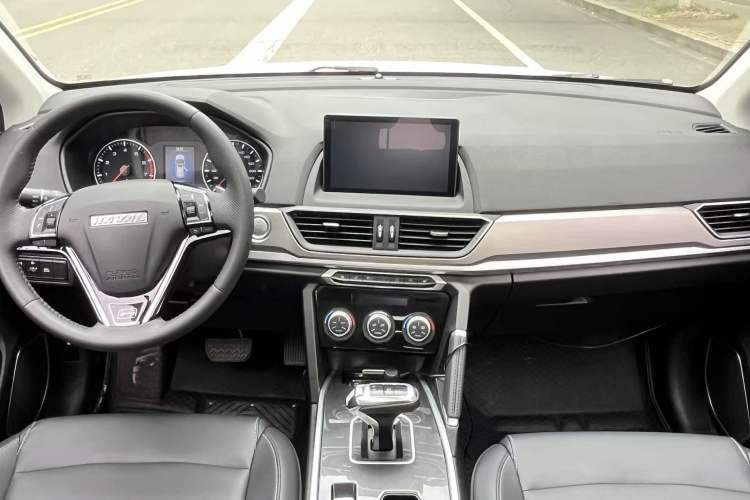 Used Haval H6 2021 Sport Edition 1.5T Automatic Elite Smart Connectivity Model U-Shape Grille Center Console