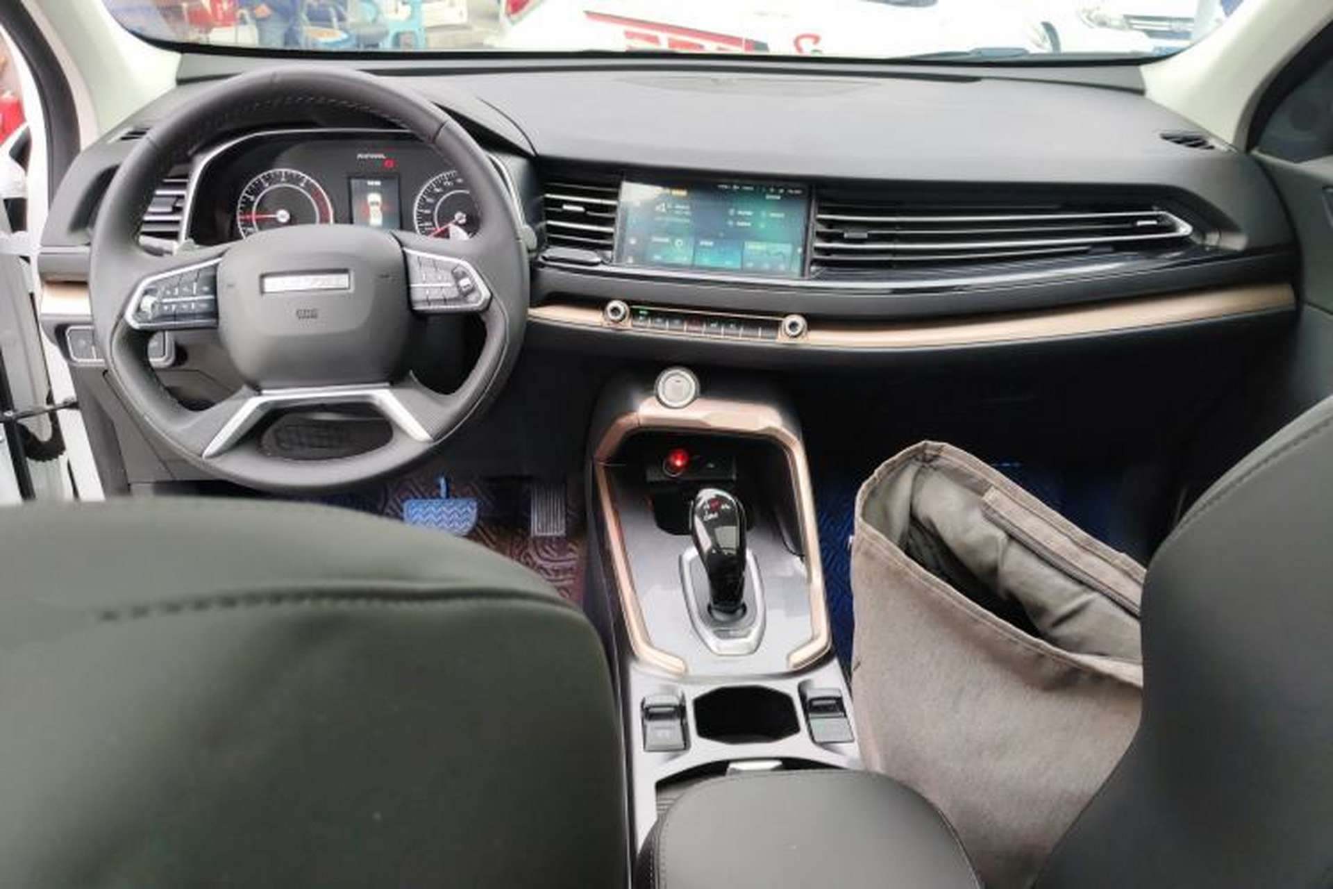 Used Haval H6 2021 1.5 GDIT Automatic Champion Edition Center Console