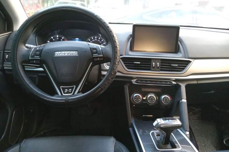 Used Haval H6 2021 Sport Edition 1.5T Automatic Elite Smart Connectivity Model with Hexagonal Grille Center Console