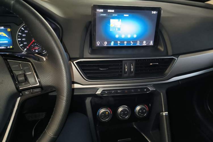 Used Haval H6 2021 Sport Edition 1.5T Automatic Elite Smart Connectivity Model with Hexagonal Grille Center Console