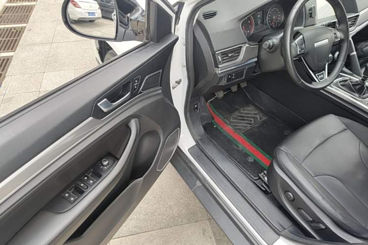 Used Haval H6 2021 Sport Edition 1.5T Manual Elite Smart Connectivity Model with Hexagonal Grille Driver Seat