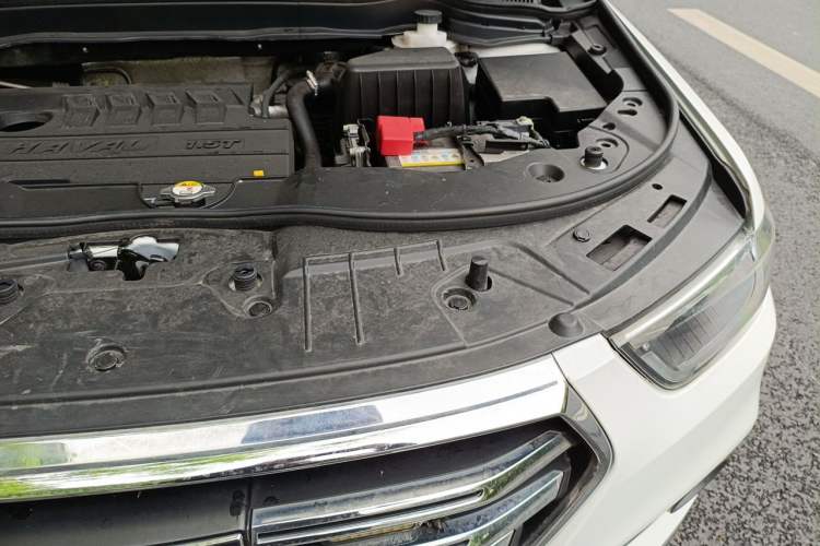 Used Haval H6 2021 Sport Edition 1.5T Automatic Elite Smart Connectivity Model with Hexagonal Grille Engine Bay Left
