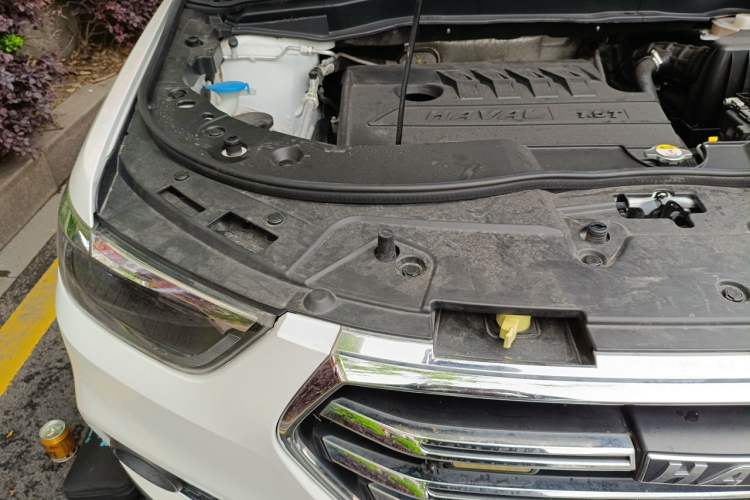 Used Haval H6 2021 Sport Edition 1.5T Automatic Elite Smart Connectivity Model with Hexagonal Grille Engine Bay Right
