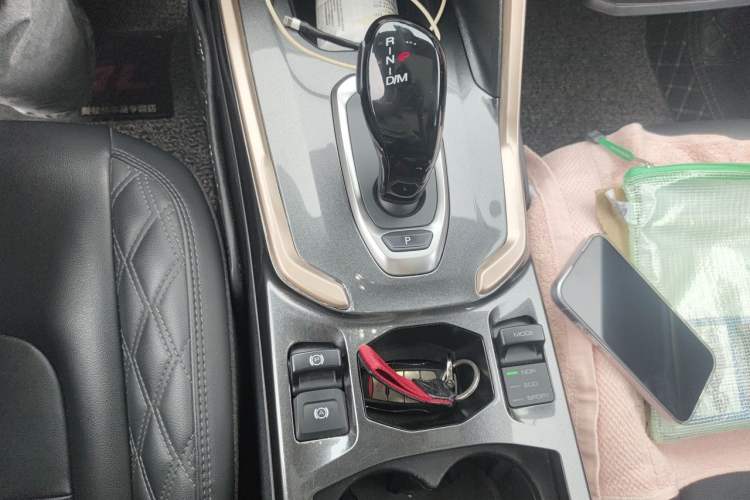 Used Haval H6 2021 1.5 GDIT Automatic Champion Edition Gear Lever