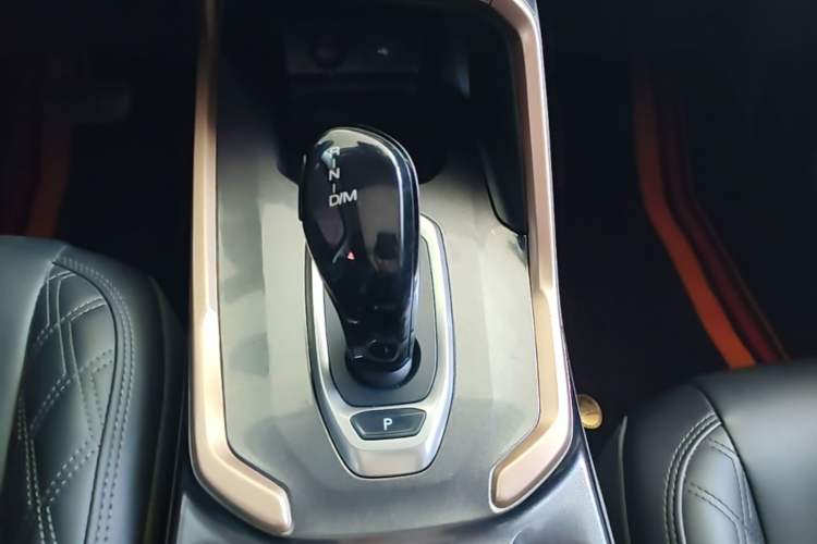 Used Haval H6 2021 1.5 GDIT Automatic Champion Edition Gear Lever