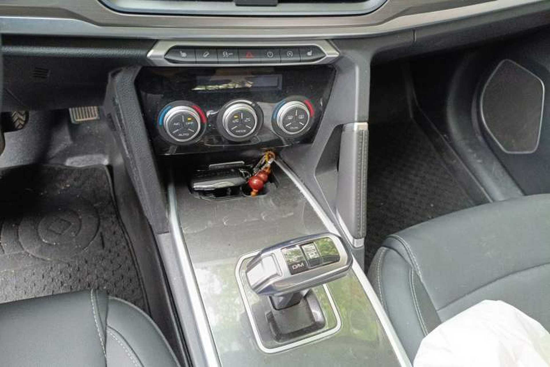 Used Haval H6 2021 Sport Edition 1.5T Automatic Elite Smart Connectivity Model with Hexagonal Grille Gear Lever