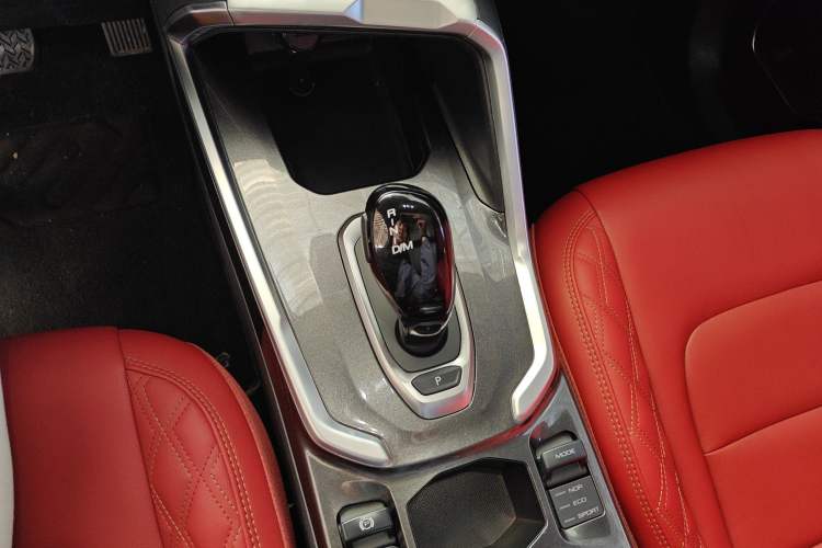 Used Haval H6 2021 1.5 GDIT Automatic Champion Edition Gear Lever